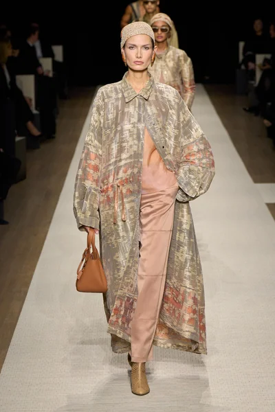 Look 50